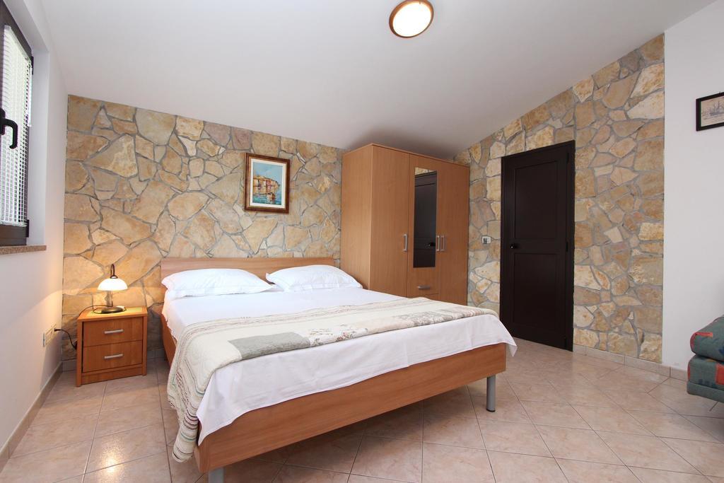 Apartments Marlina Ровин Екстериор снимка