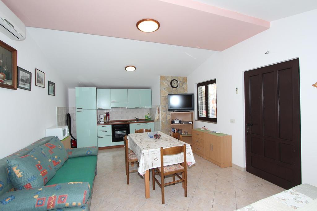 Apartments Marlina Ровин Екстериор снимка