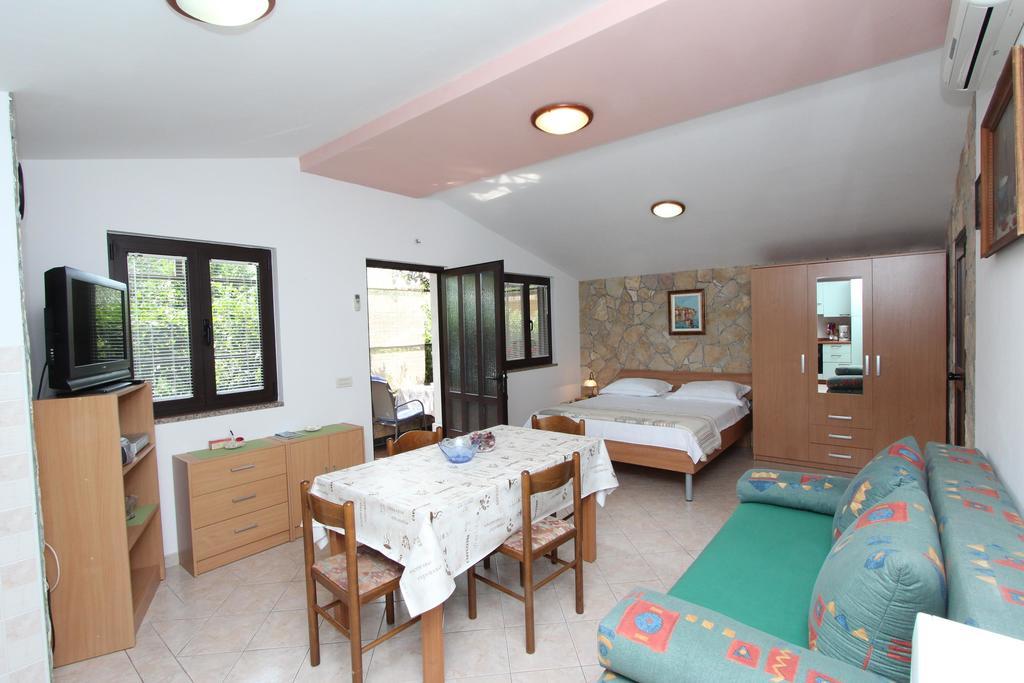 Apartments Marlina Ровин Екстериор снимка