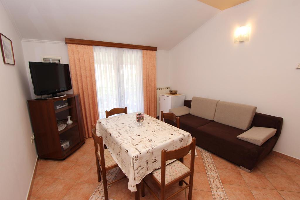 Apartments Marlina Ровин Екстериор снимка