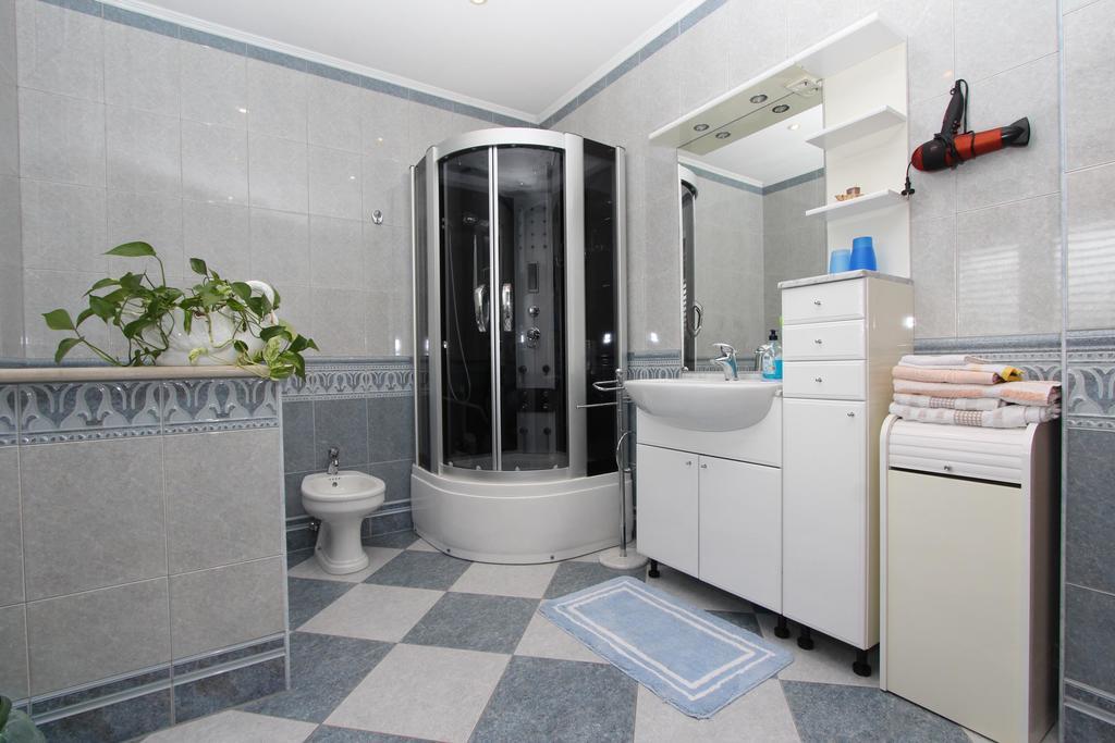 Apartments Marlina Ровин Екстериор снимка