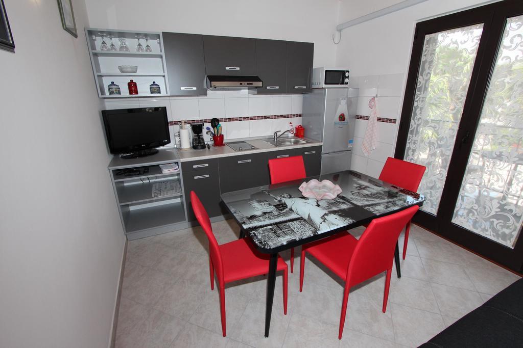 Apartments Marlina Ровин Екстериор снимка