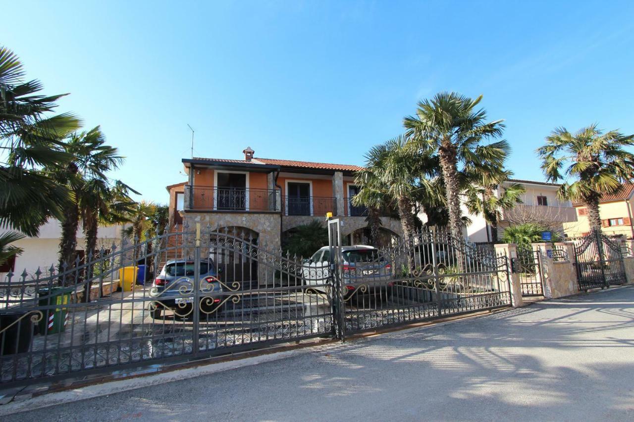 Apartments Marlina Ровин Екстериор снимка